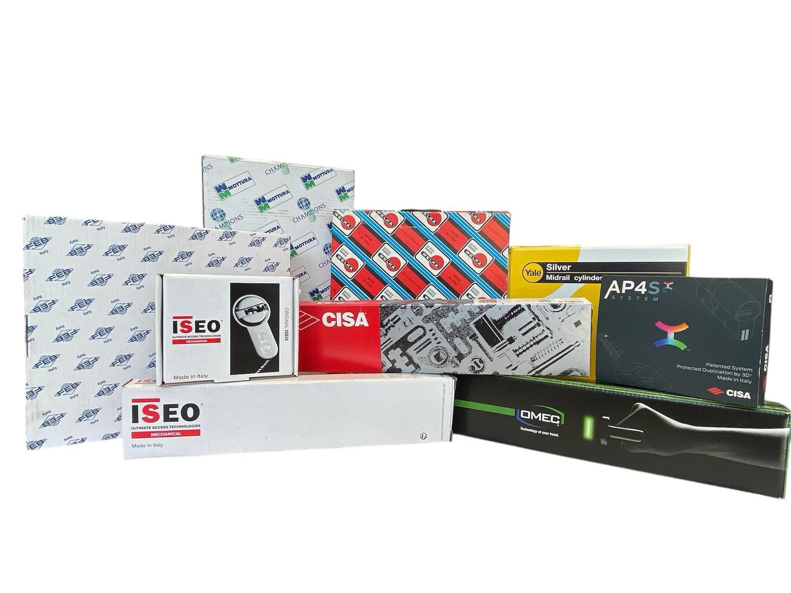 Un mucchio di scatole con una scritta 