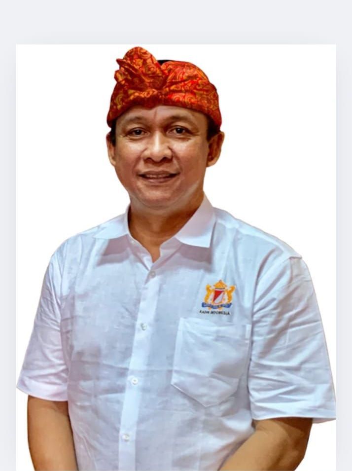 A man wearing a red turban and a white shirt