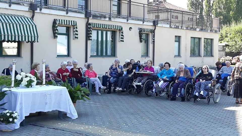 celebrazione santa messa all'aperto