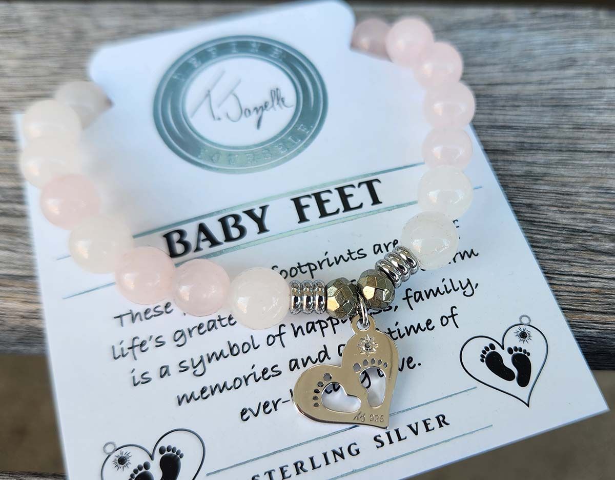 A baby feet bracelet is on a card