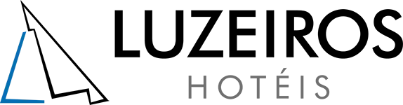 O logotipo dos hotéis Luzeiros tem um veleiro