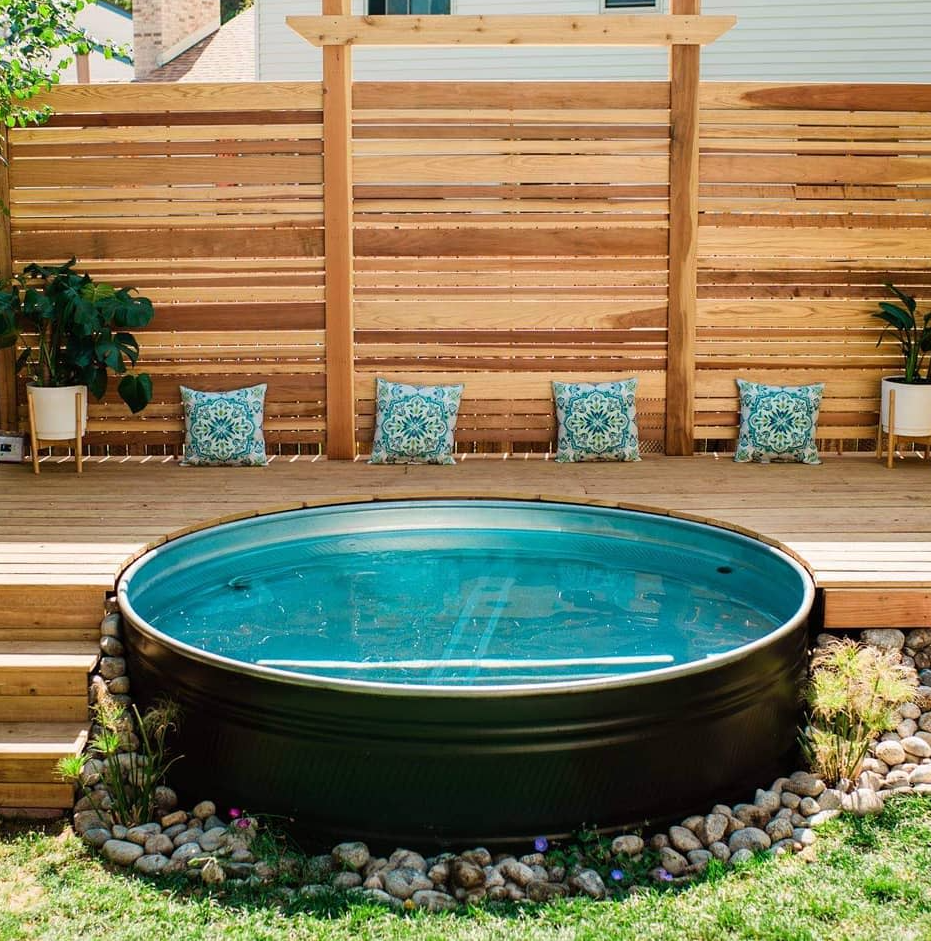 Hot tub deck with privacy fence