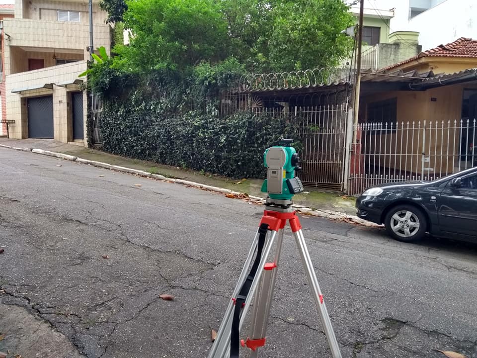 Topografia planimétrica para verificar as reais medidas do terreno
