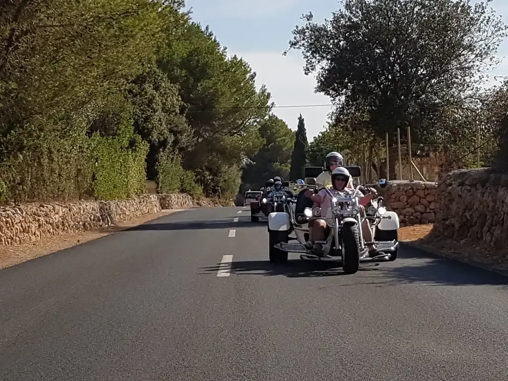 BUCHT JETZT EURE TRIKE TOUR BEI UNS! BUTTON