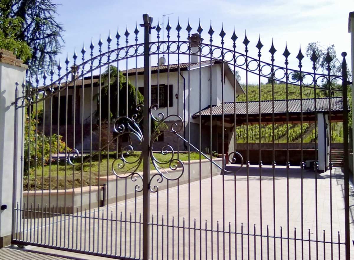 cancello in ferro bazttuto