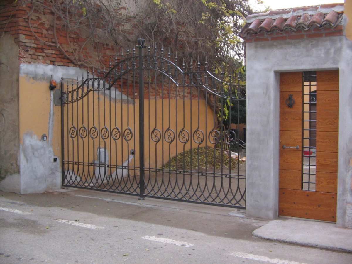 cancello in ferro bazttuto