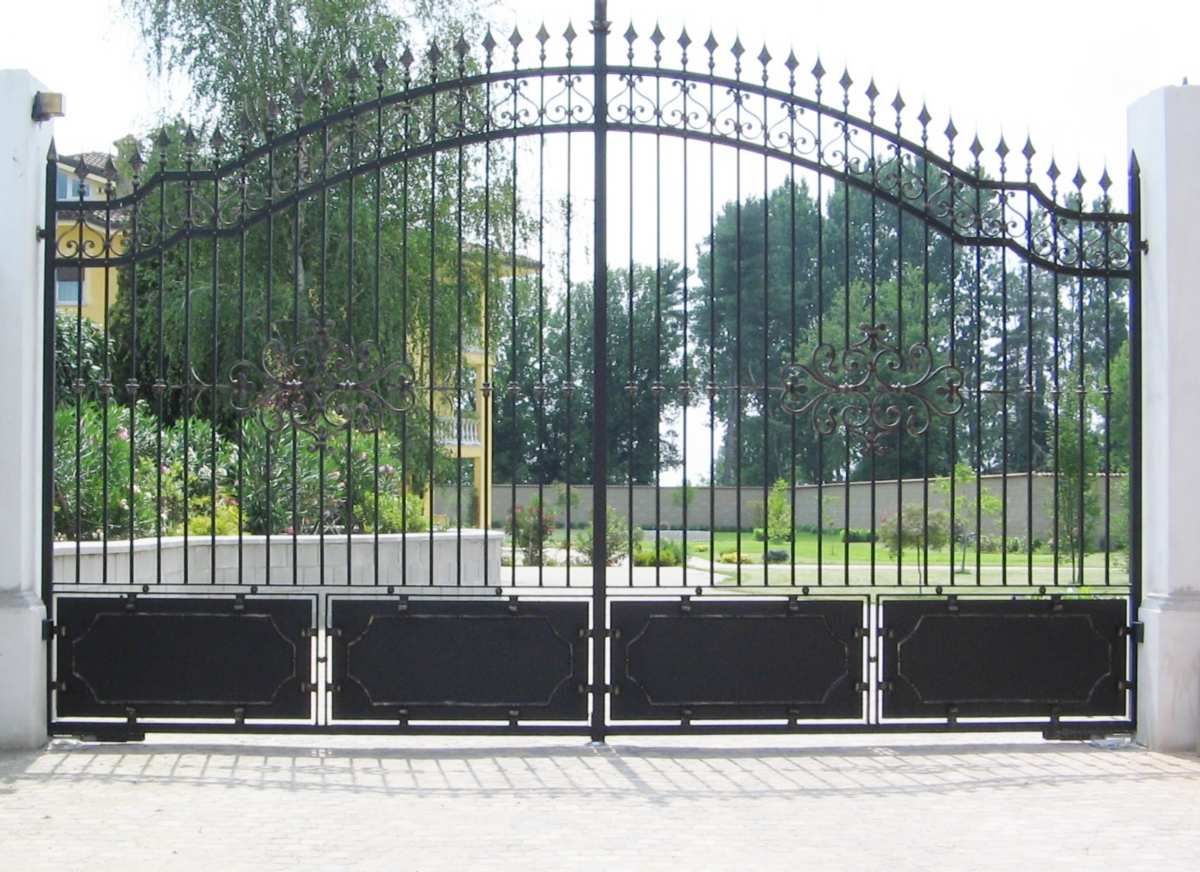 cancello in ferro bazttuto
