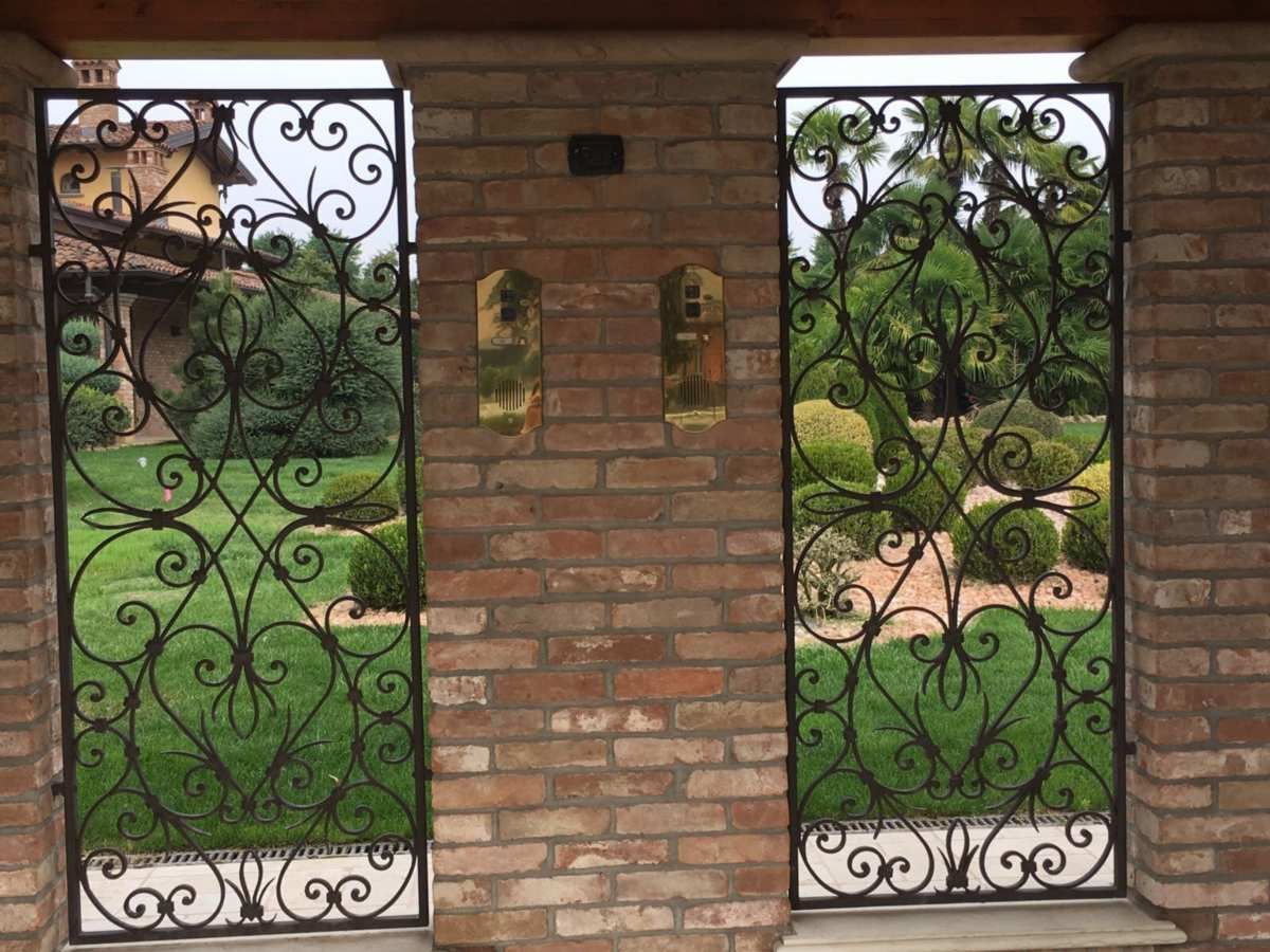 cancello in ferro bazttuto