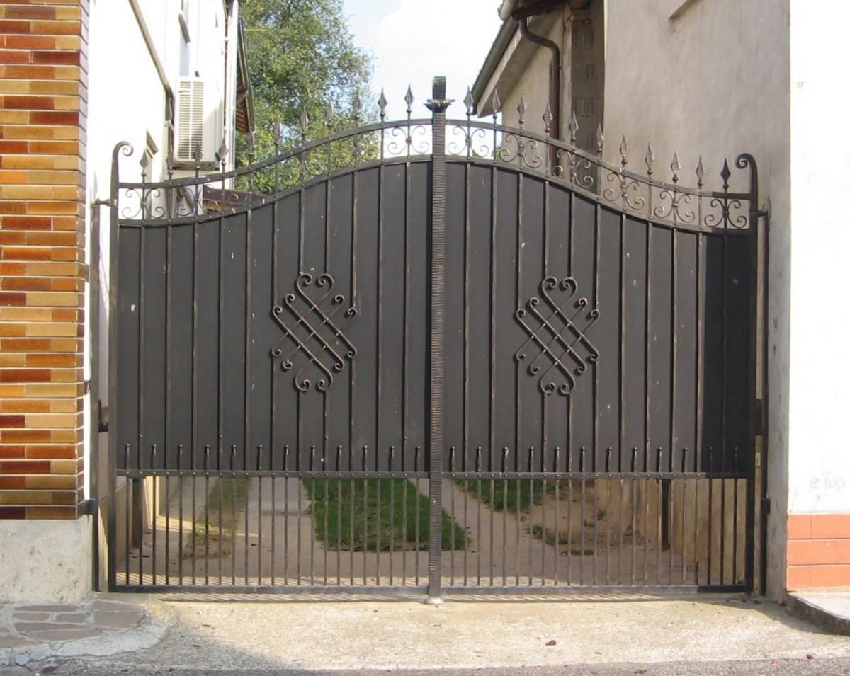 cancello in ferro bazttuto
