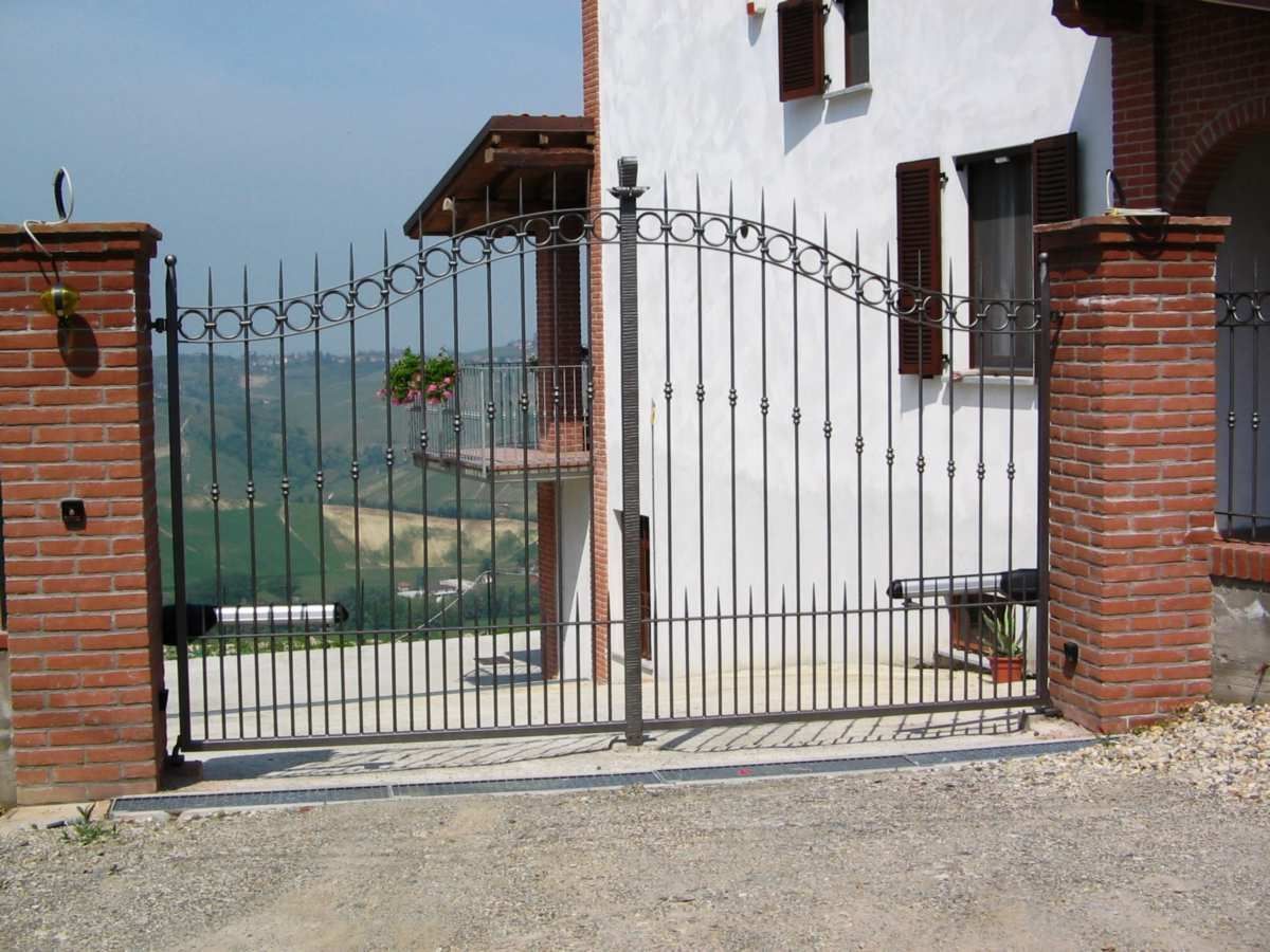 cancello in ferro bazttuto