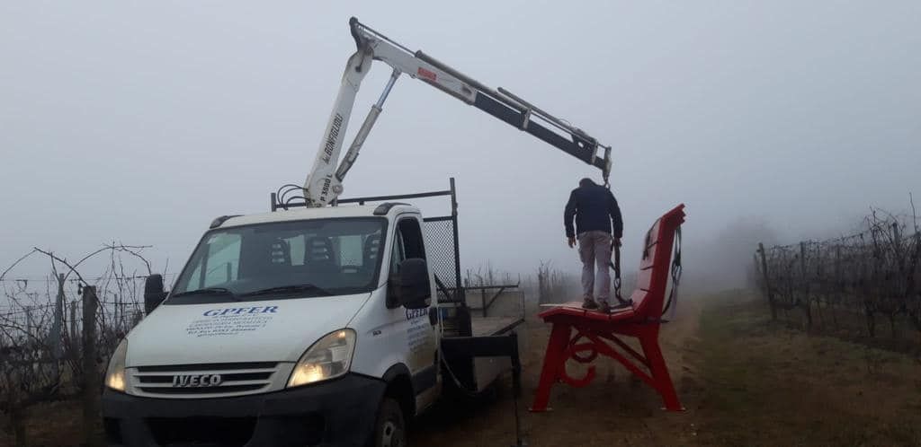 posa panchina gigante