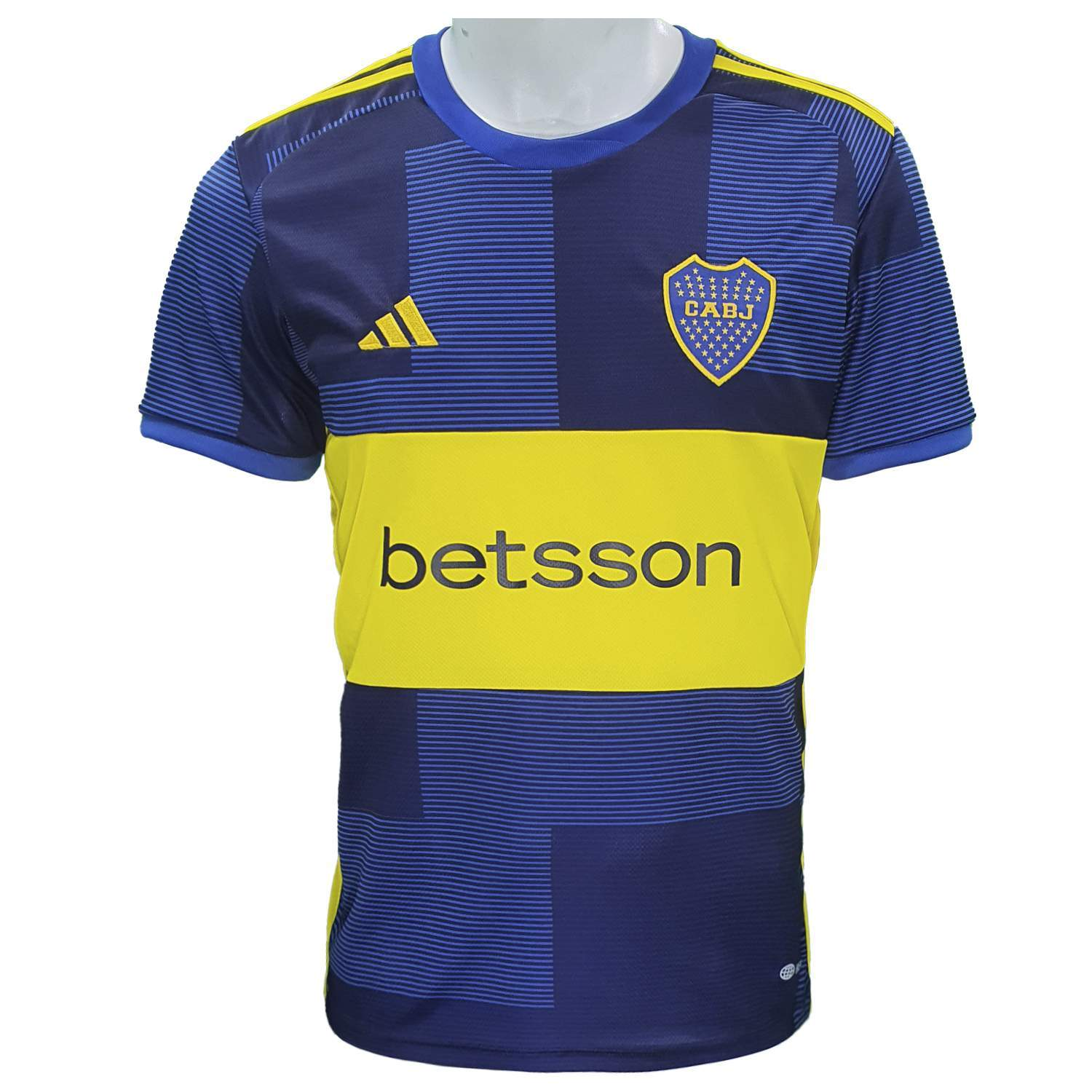 Camiseta de fútbol de Boca Juniors, color azul marino con franja horizontal amarilla y logo, patrocinador "betsson".