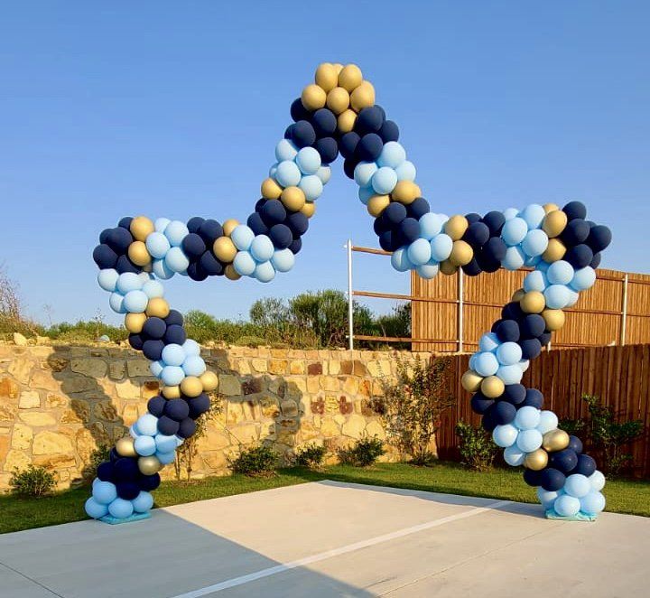 A star made out of blue and gold balloons