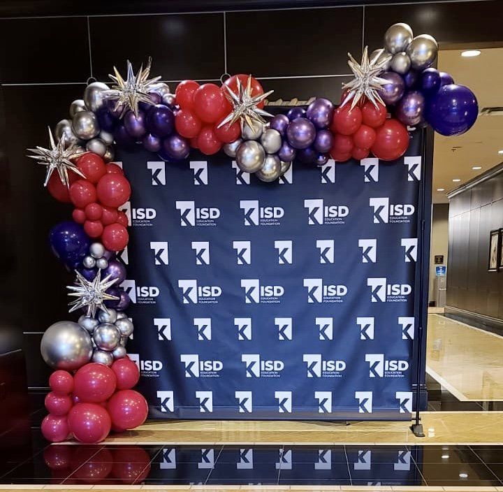 A banner with the word isd on it