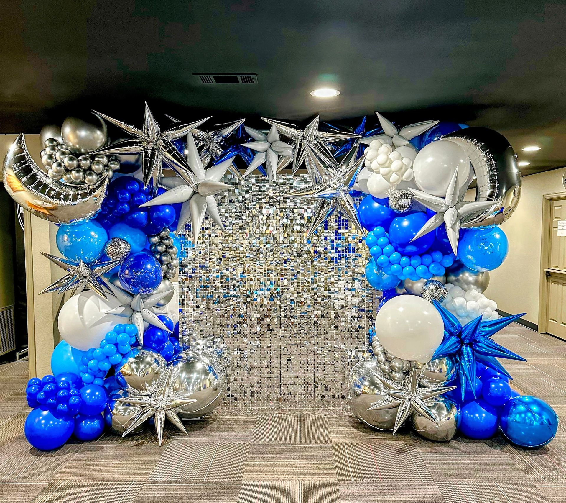 Shimmer wall backdrop with balloon garland for luxury event photo setup in Fort Worth TX