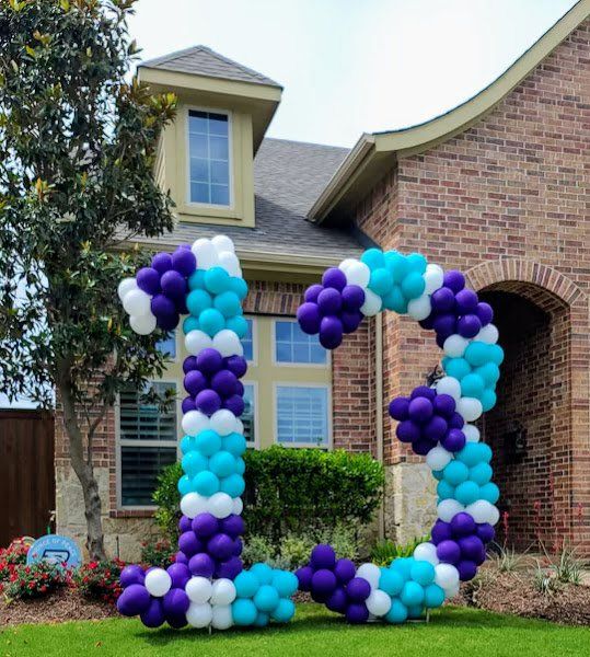 A large number 13 made of blue and purple balloons