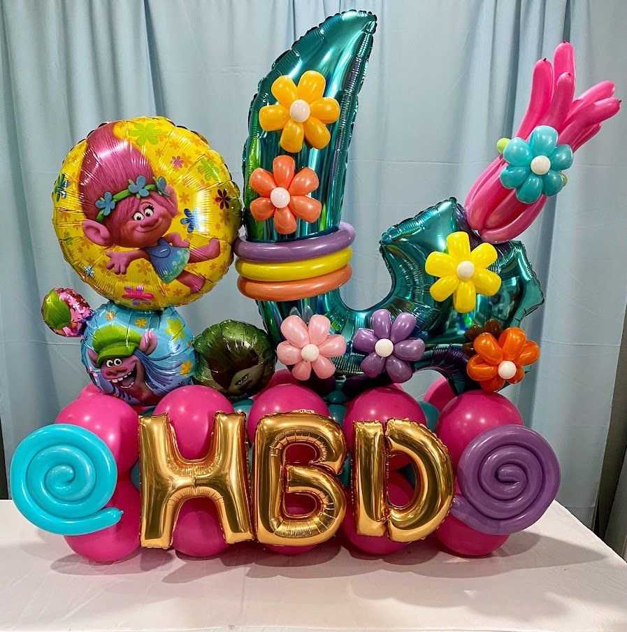A bunch of balloons with the word hbd on them