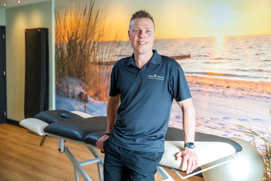 Roel Mensch in de behandelkamer