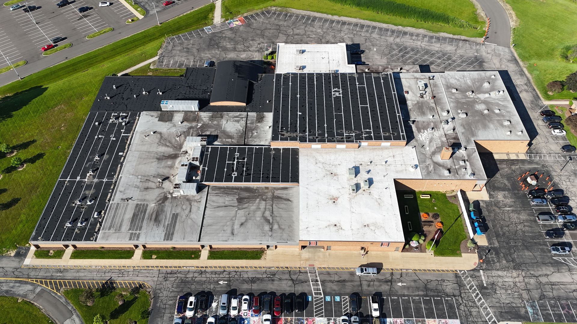 Before image of a commercial school roof in Medina, Ohio