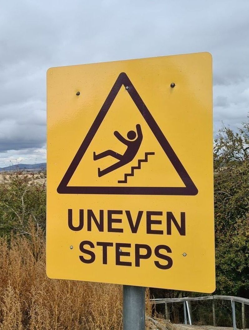 uneven steps warning sign