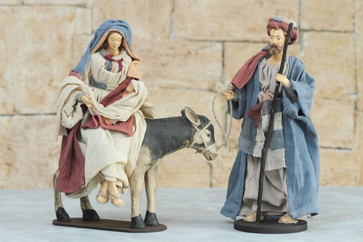 Nativity scene figurine