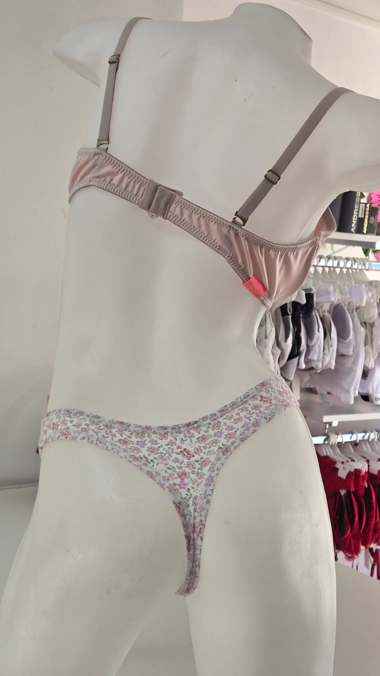 COLA LESS TIRO ALTO ESTAMPADA