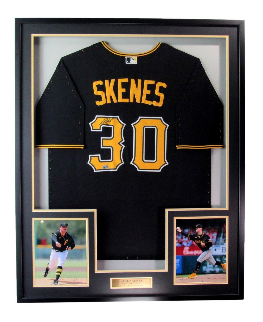 Framed Pittsburgh Pirates jersey of Skene (#30) with two photos. Black, gold colors.