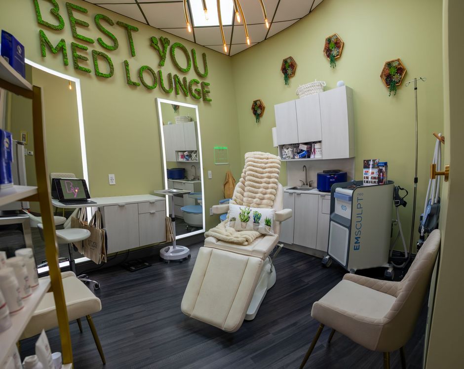 A room with a chair and a sign that says best you med lounge