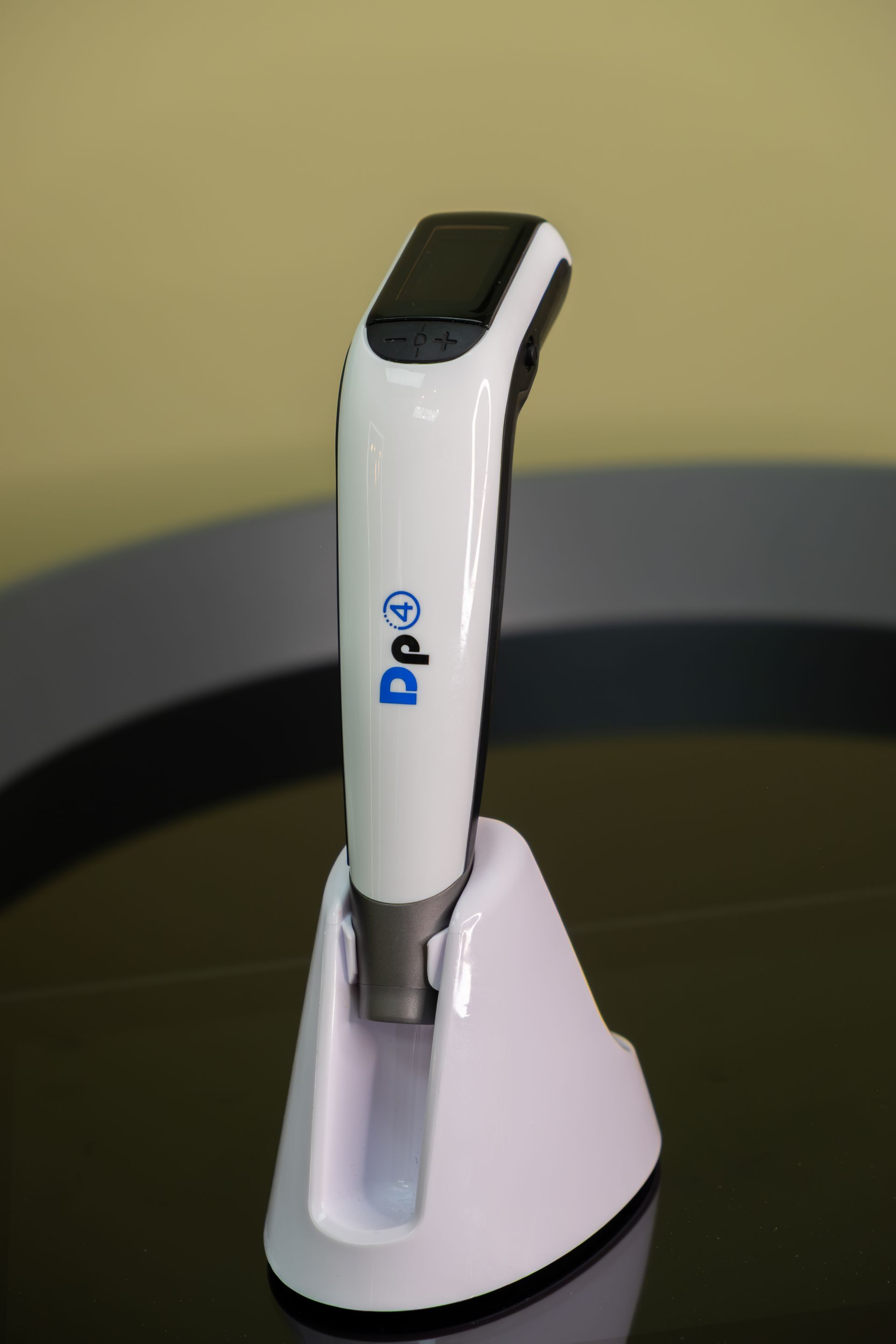 A white device with the word dp on it