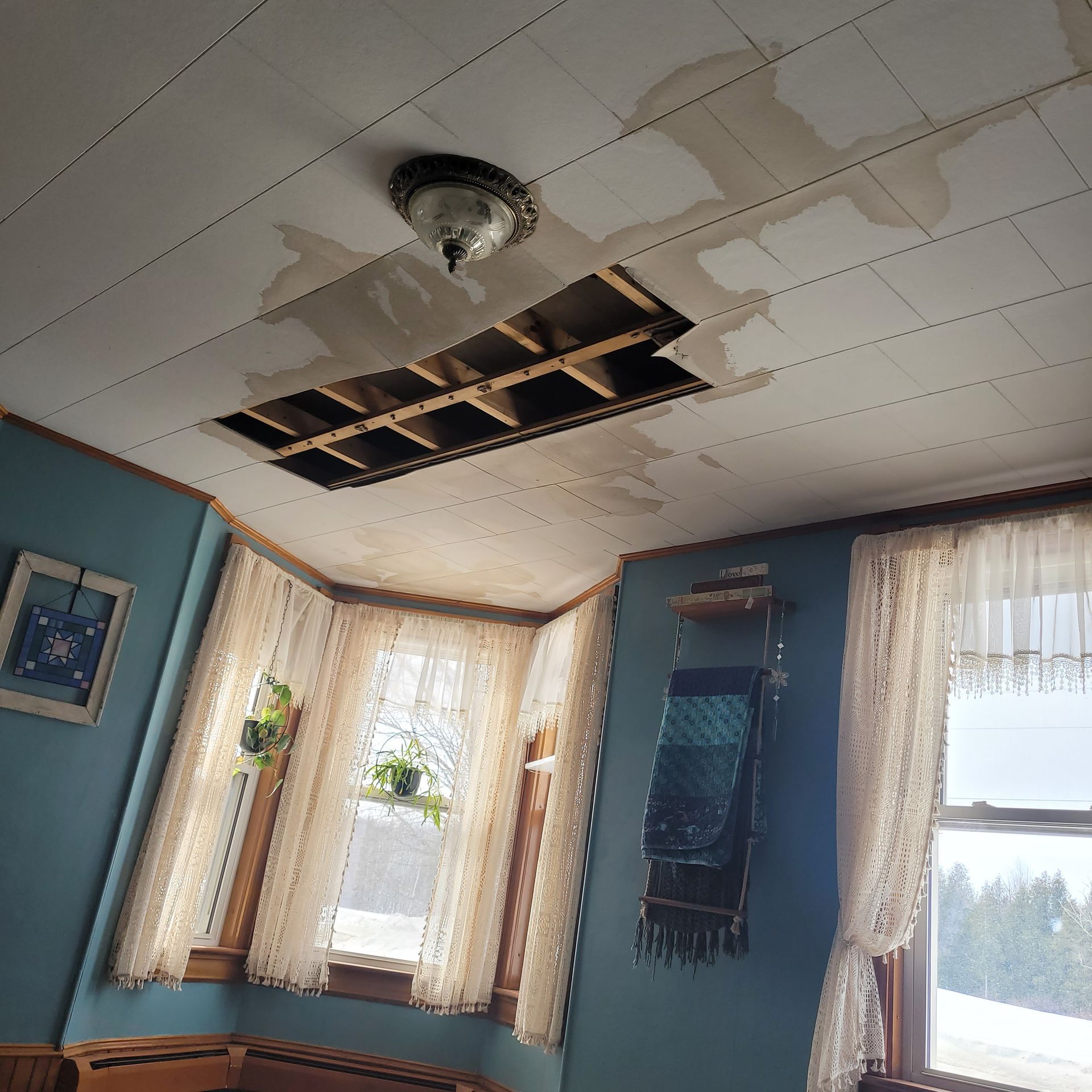 A room with a ceiling that has a hole in it