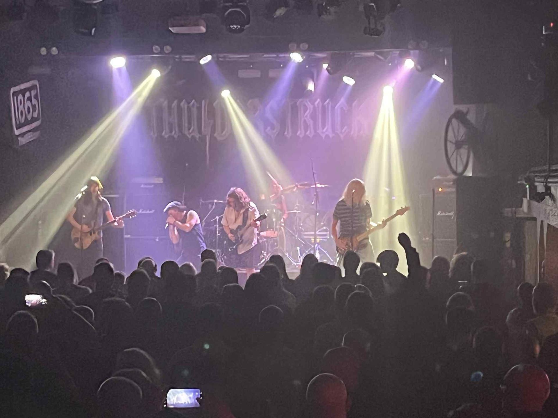 Thunderstruck UK, AC/DC tribute, at The Flowing Spring