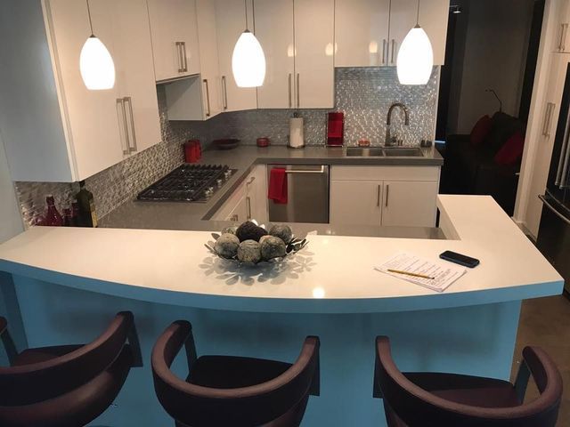 A kitchen with a bowl of fruit on the counter