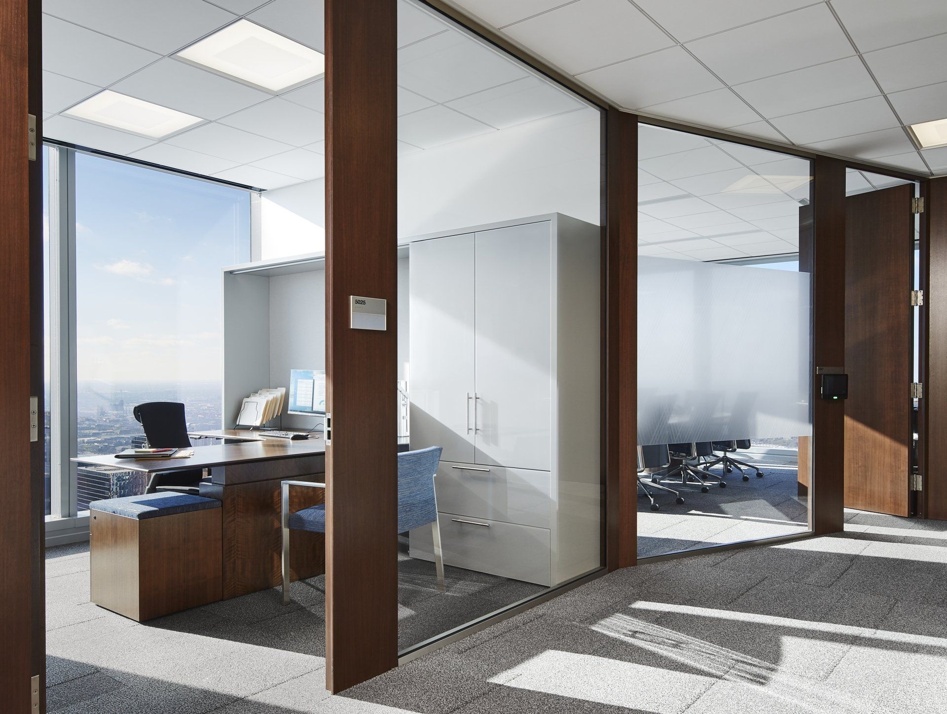 A room with a desk and chairs in it