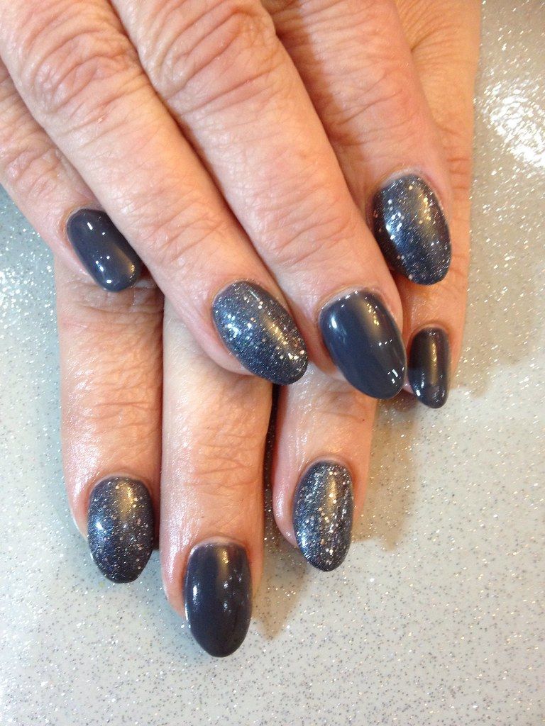 Chrome and Metallic Finishes nails