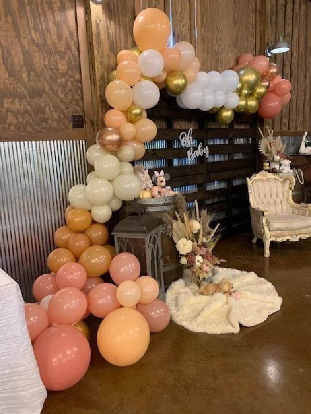 A bunch of balloons are sitting on the floor in a room.