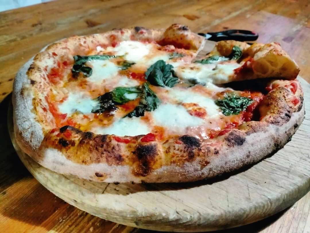 margherita con cornicione
