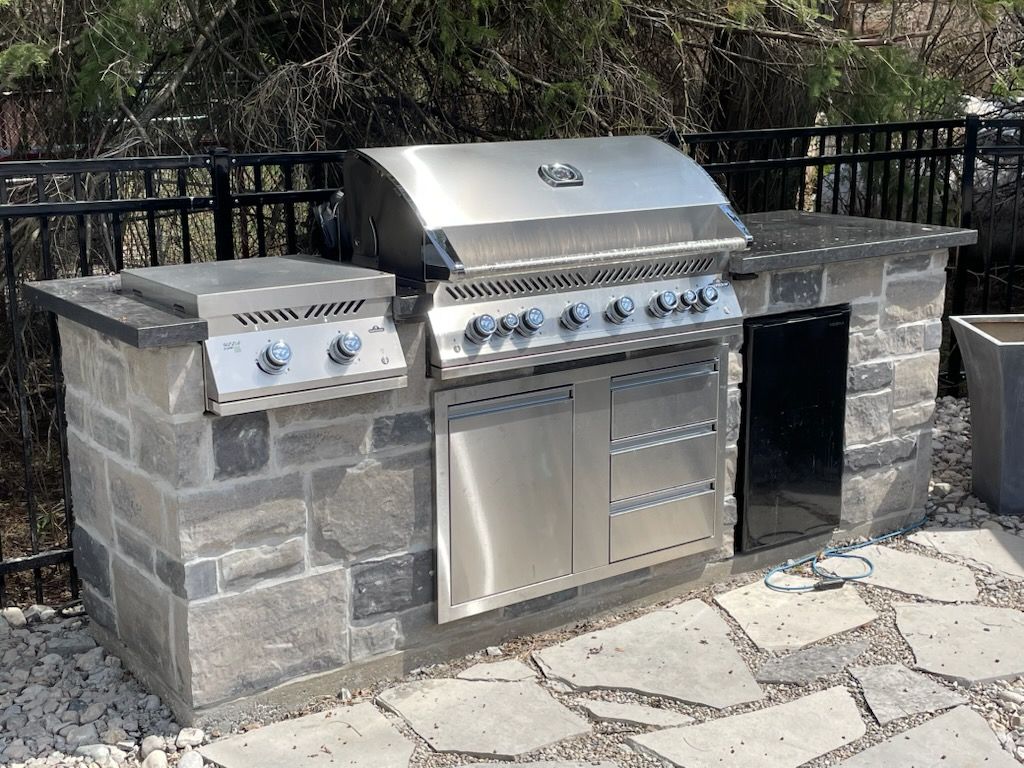 outdoor fireplace hamilton, outodor kitchen hamilton, outdoor kitchen bbq hamilton