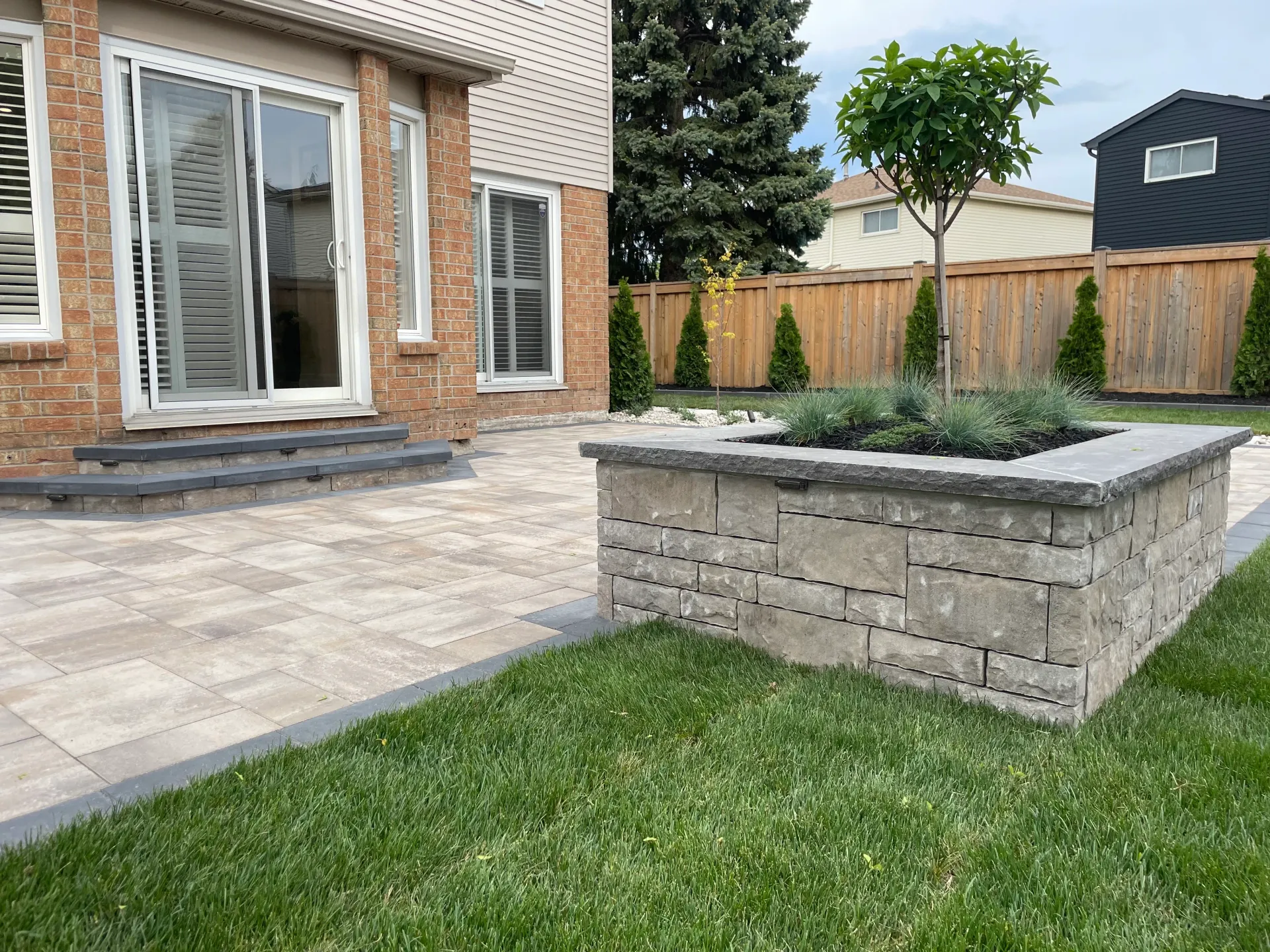 outdoor stone walls Hamilton ontario, outdoor stone walls installer hamilton on
