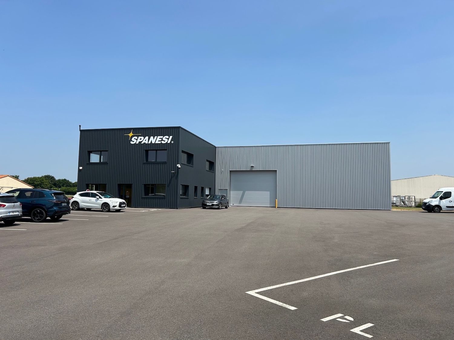 Entrepôt neuf Celles sur Belle