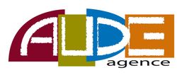 Un logo coloré pour aude agence sur fond blanc