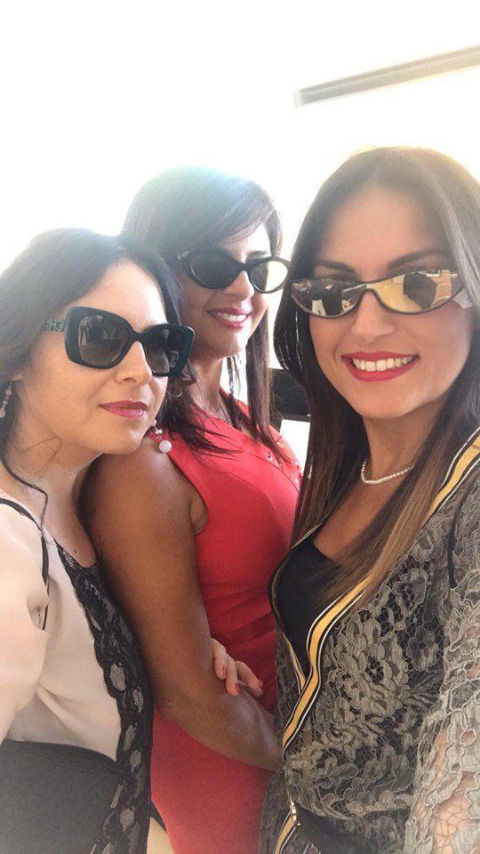 diversi modelli di occhiali da sole da donna