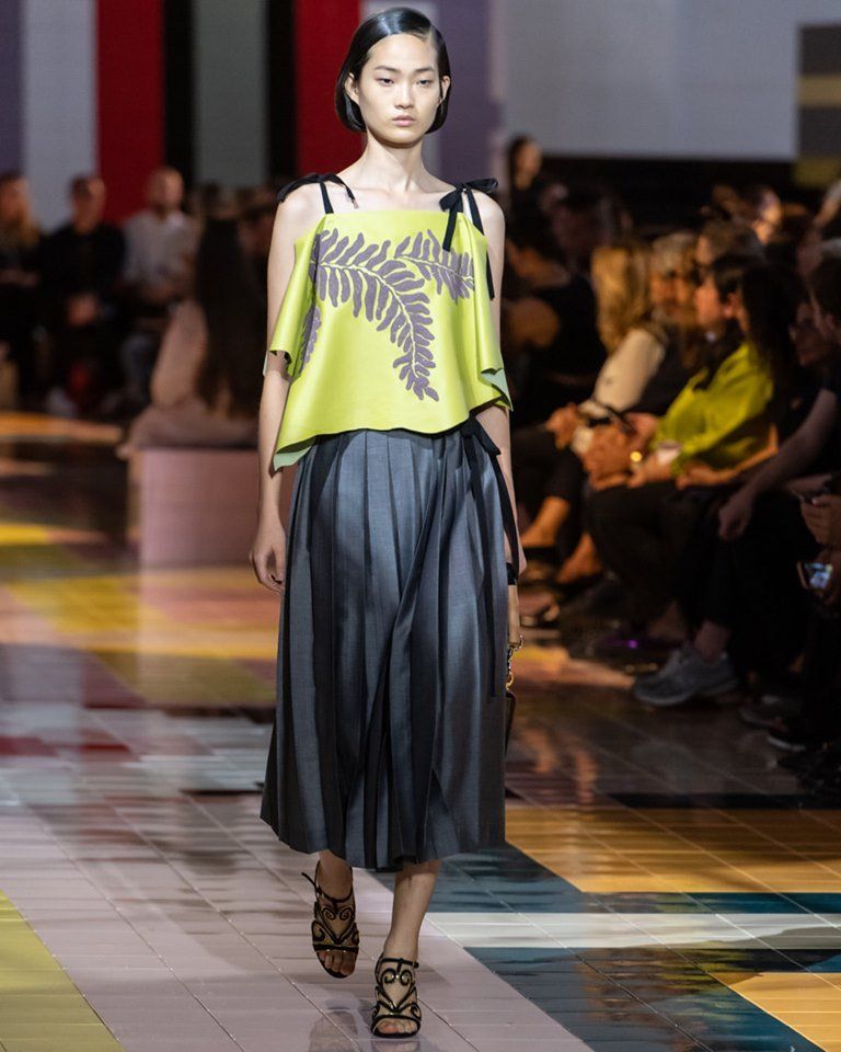 una modella durante una sfilata