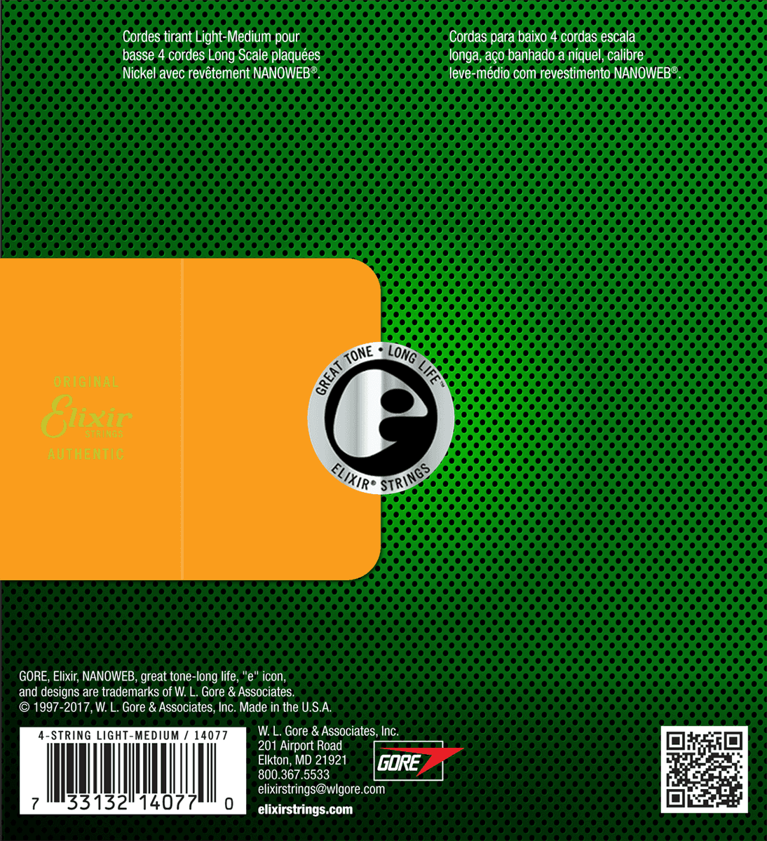 Een set elixir elektrische bas snaren op een groene achtergrond