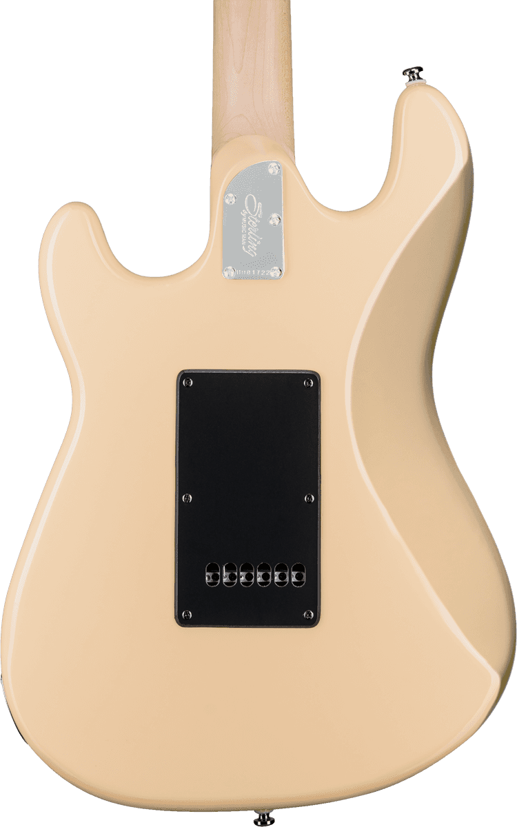 Een witte elektrische gitaar op een witte achtergrond