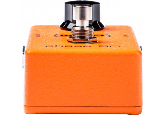 Een oranje mxr phase 90 gitaarpedaal op een witte achtergrond