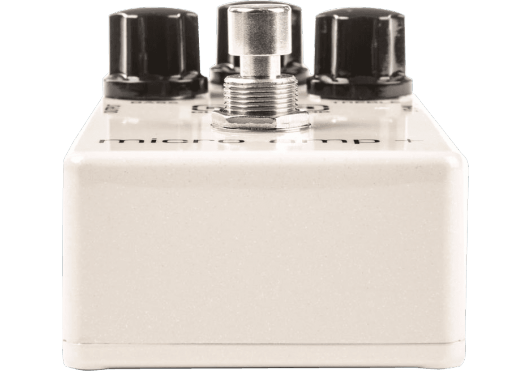 Een witte mxr micro amp met zwarte knoppen