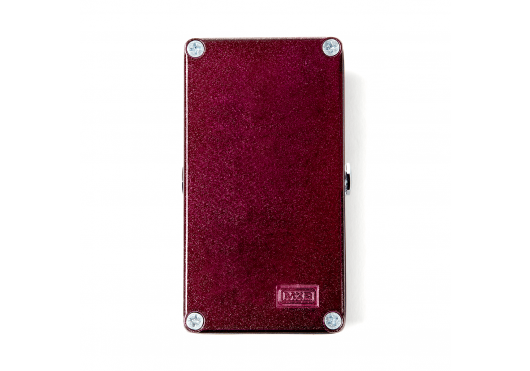 Een MXR Super Badass Variac Fuzz-pedaal staat op een wit oppervlak.