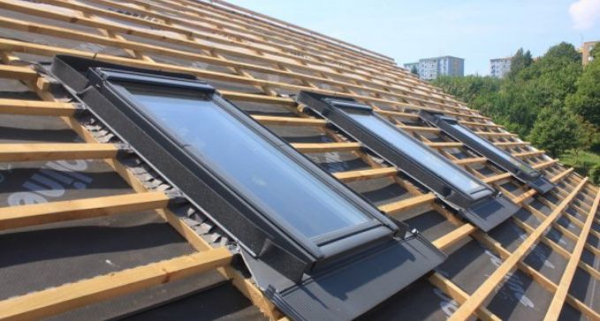 instalación de claraboyas nuevas en tejado en villamuriel de cerrato, palencia
