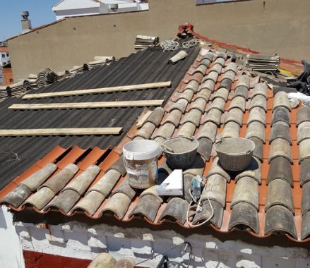 goteras y humedad en el tejado vivienda unifamiliar arreglo de urgencia