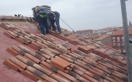 retajado de tejado de tejas en vivienda unifamiliar de villamuriel de cerrato, palencia